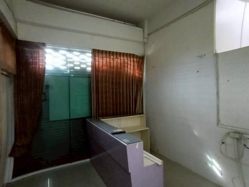 ขายตึกหัวมุม 4ชั้น พร้อมดาดฟ้า ทำเลดี ใกล้ MRT ไทรม้า ซอย 9 บางรักน้อย – รัตนาธิเบศร์ 9