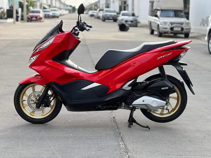 Honda pcx สีแดง 4