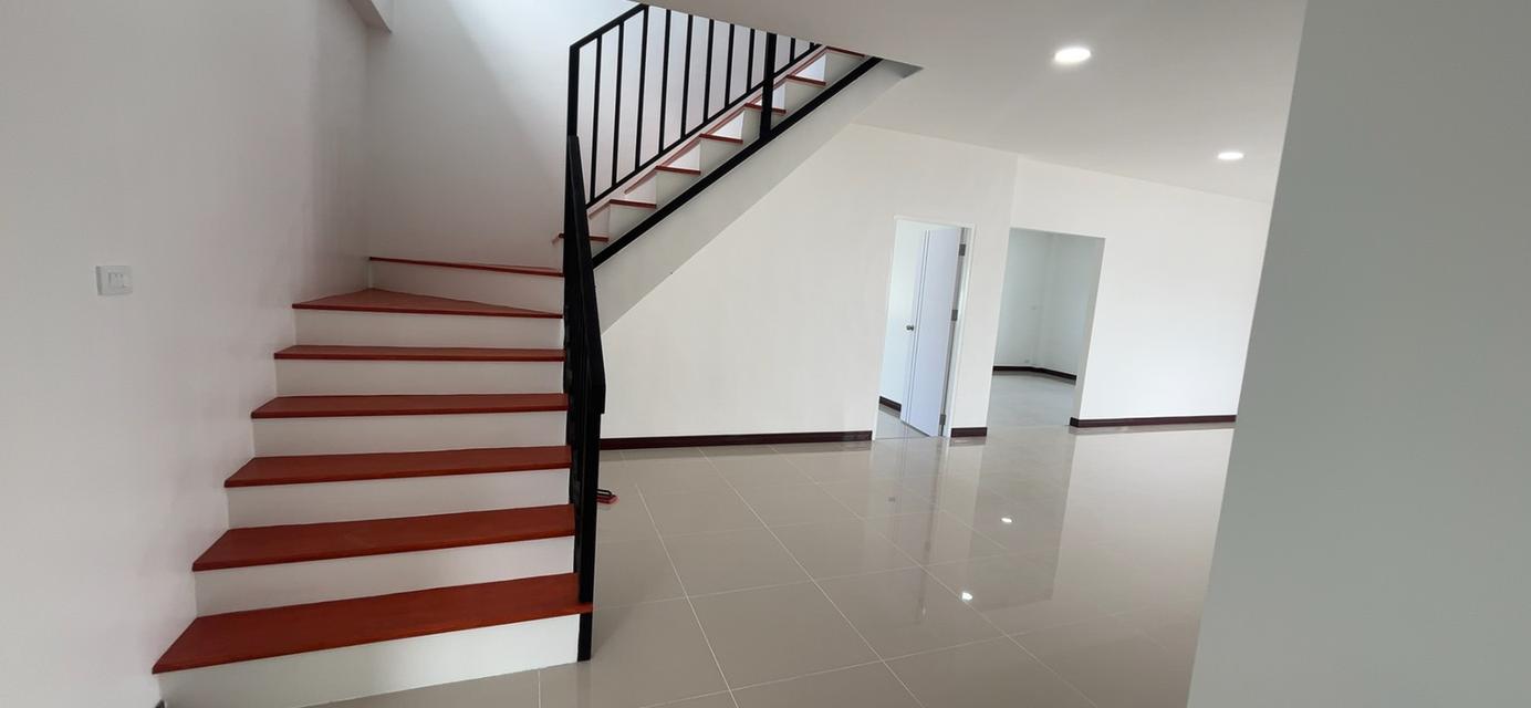 บ้านพร้อมที่ดินชลบุรี เนื้อที่ 567 ตารางวา บ้าน 2 ชั้น รีโนเวทใหม่พร้อมโกดังขนาดใหญ่ 1