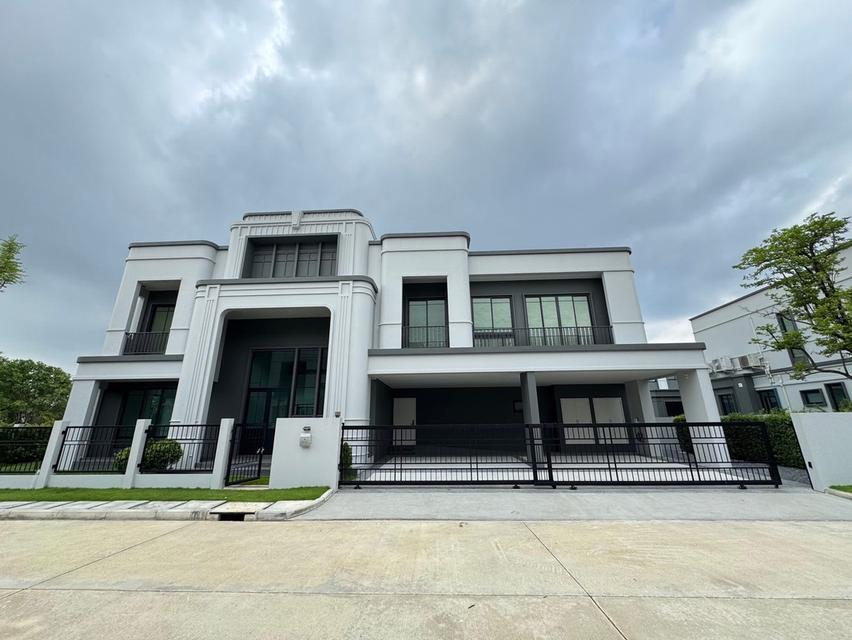 Luxury detached house for sale.Setthasiri Wongwaen-Chatuchot 2