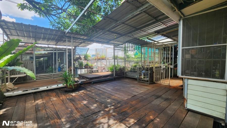 68121188 : ขายบ้านเดี่ยว 2 ชั้น พร้อมสวนลอยฟ้า สามารถทำธุรกิจร้านอาหารได้ ขนาด 75  ตารางวา  หมู่บ้าน สีวลี 11