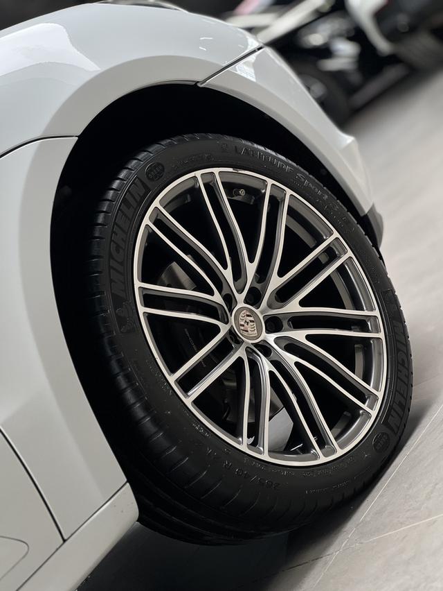 Porsche Macan 2.0 4WD 10