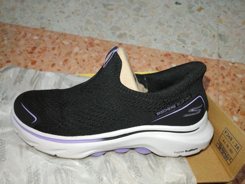 รองเท้า Skechers รุ่น Slip-Ins ผู้หญิง size EUR 37 ใส่ไป 1 ครั้ง เนื่องจากซื้อมาผิด size