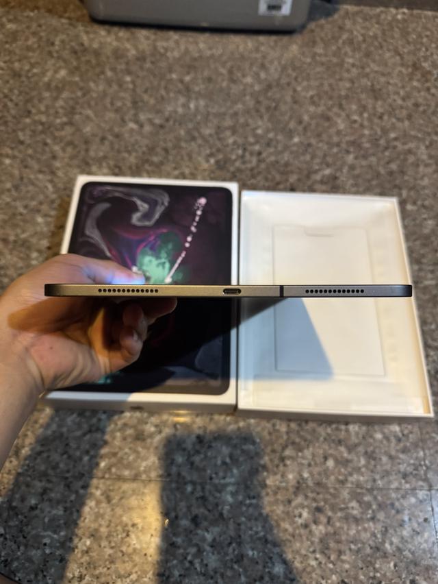 ขายๆๆๆถูกๆๆiPadPro11นิ้วสีSpace Gray 256กิ๊กWifi Celluer ใส่ซิมได้มีกล่องอีมี่ตรงสูนTrueสภาพสวยๆเครื่องใช้งานดีทุกๆฟังชั่นเครื่องรีสโตได้ตลอดไม่มีติดไ