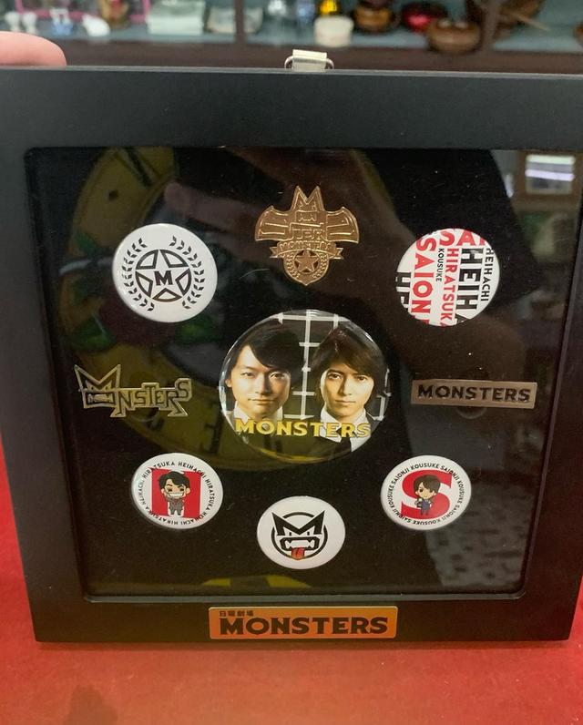 ของที่ระลึกวงmonsters พร้อมกรอบ 3