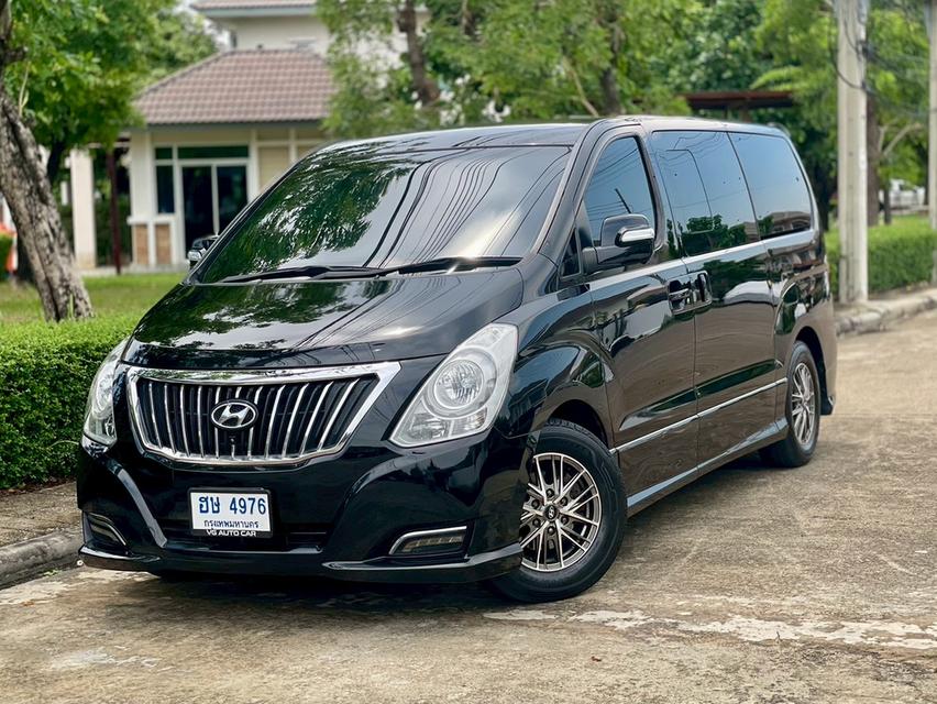 Hyundai H1 2.5 Deluxe (A2)ออโต้ ดีเซล สีดำ ปี2017 ไมล์: 11x,xxx กม