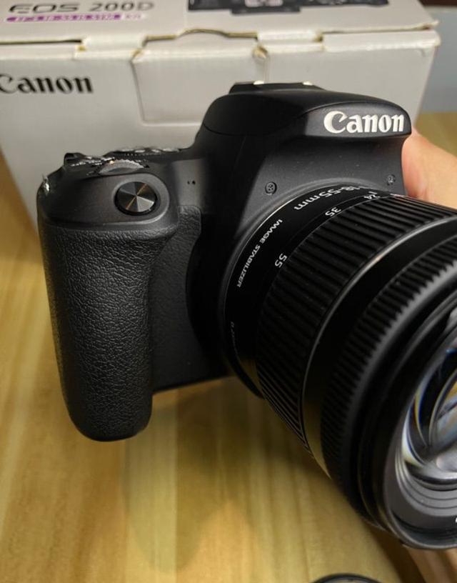 Canon EOS 200D  2