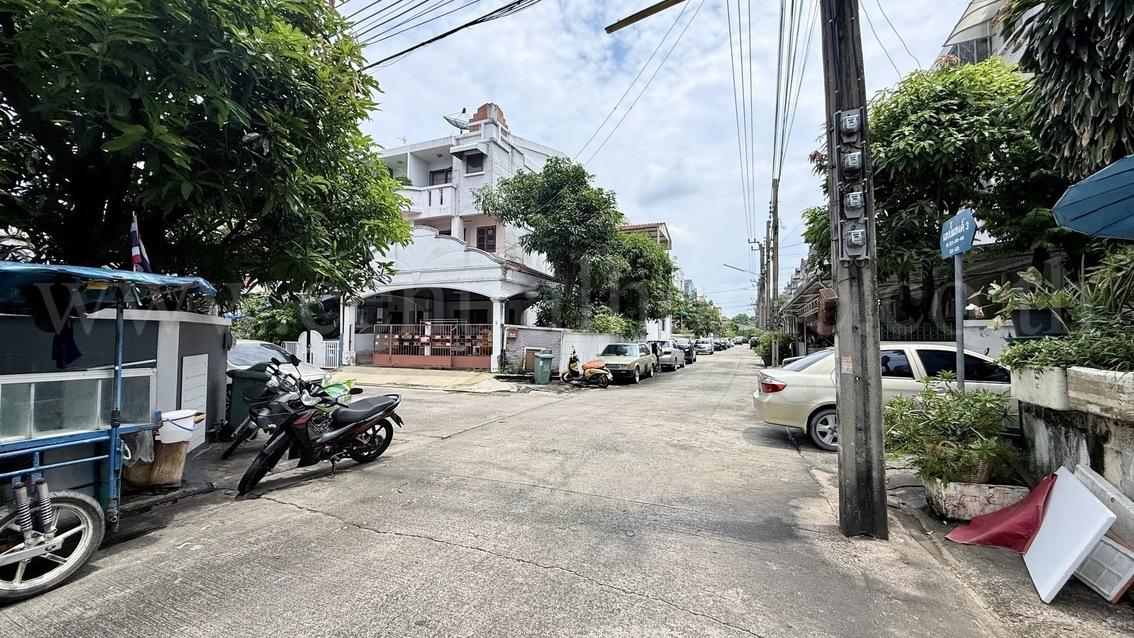 ทาวน์เฮาส์ 3 ชั้น หมู่บ้านแฮปปี้แลนด์วิลล์ ซอยลาซาล 32 ราคาถูกมาก 19