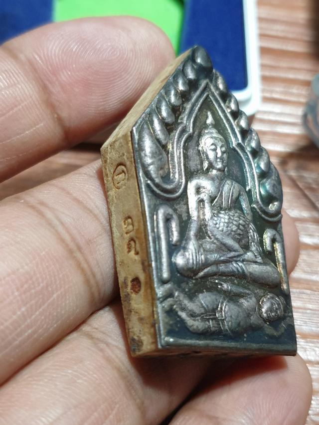 พระขุนแผนอุ้มไก่ หลวงปู่ข้าวแห้ง พิมพ์นำกฤษ์หน้ากากเงินเต็ม ตะกรุด 5 ดอก รูปที่ 5