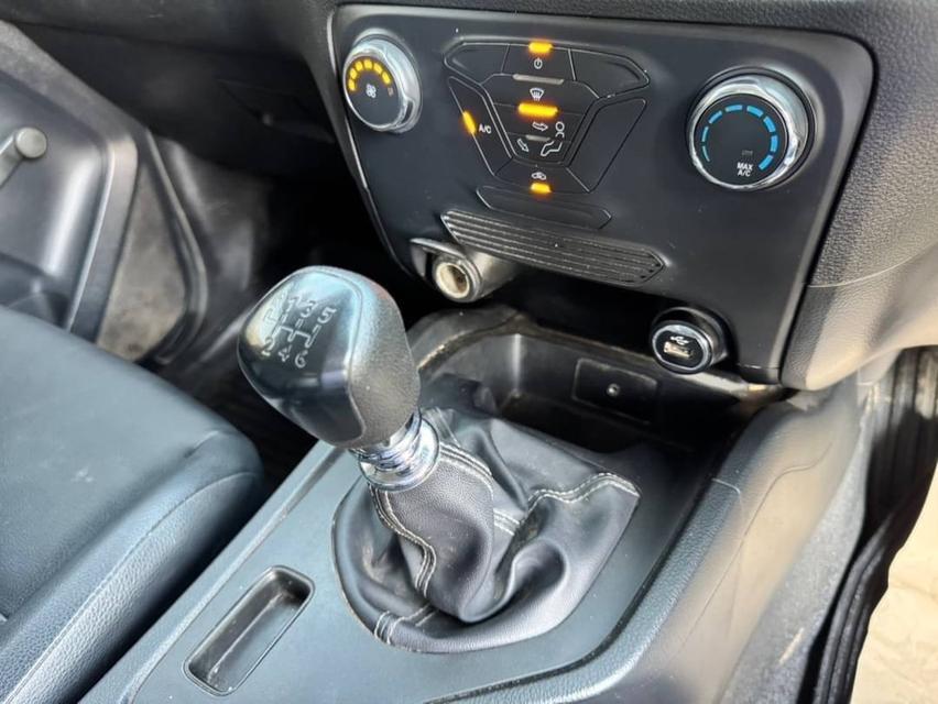  Ford Ranger 2.2 SINGLE ตอนเดียว Standard XL  ปี : 2021 เกียร์ : ธรรมดา เครื่องยนต์ : 2.2CC ดีเซล  รถไมล์แท้100%  7
