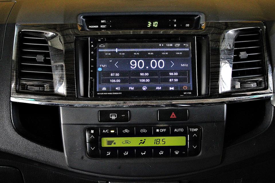 2014 Toyota Fortuner 3.0 V VN Turbo 2WD สีขาว เกียร์อัตโนมัติ 5 Speed สวยมาก ราคาคุยได้ รูปที่ 16