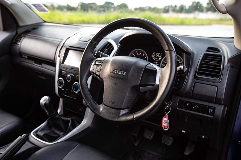 ISUZU D-MAX Hi-lander Cab 1.9 Ddi L ปี 2019 สีน้ำเงิน  13