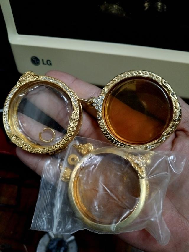 กรอบพระชุบทองฝังเพรชสวยเก่าเก็บมีหลายอัน อันละ250ค่าส่งเหมา50