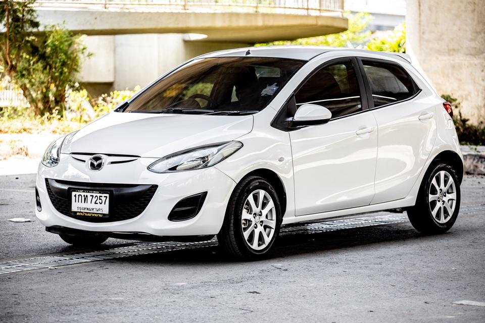 Mazda2 1.5 Groove Sport สีขาว ปี 2012 