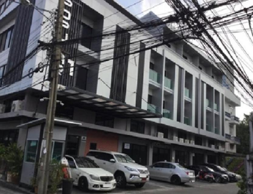 ให้เช่าอาคาร / Home Office 4.5 ชั้น ซอยวิภาวดีรังสิต 20 ลาดพร้าว หรือ รัชดาภิเษก ทำเลดี แอร์ 3 เครื่อง 3