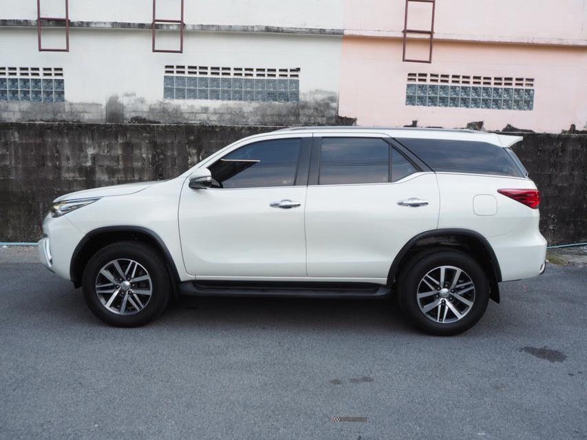 TOYOTA FORTUNER 2.8 V 2WD ปี 2016