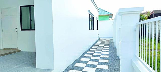 ให้เช่าบ้าน หลังมุม 2ชั้น 2นอน 2 น้ำ ม.กรุงเทพ 900 ม. 28 ตร.วา. พร้อมเฟอร์ฯ ตลาดไท 3 กม. BTS รังสิต 5กม. ฟิวเจอร์พาร์ค ร 2