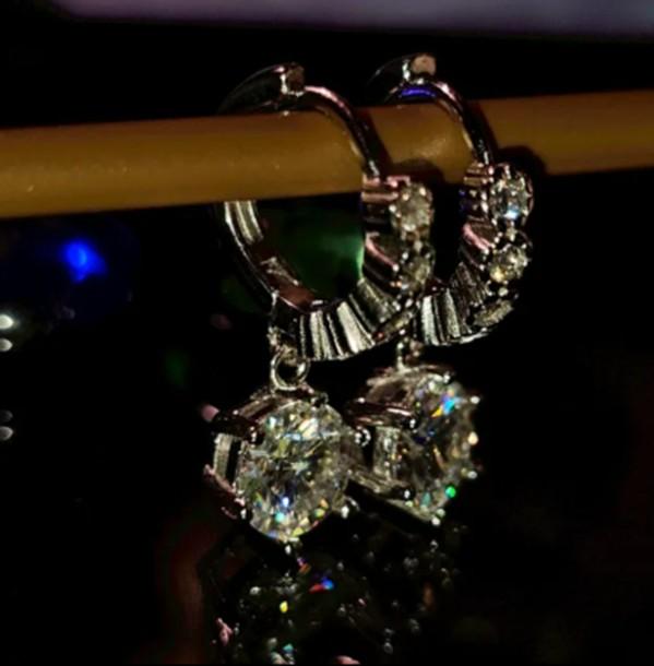 ต่างหูเพชร ดีไซน์โดดเด่น งานผีมือละเอียดประณีต - ปุอามี่ Diamond Lap Rama2 (083-2469526)