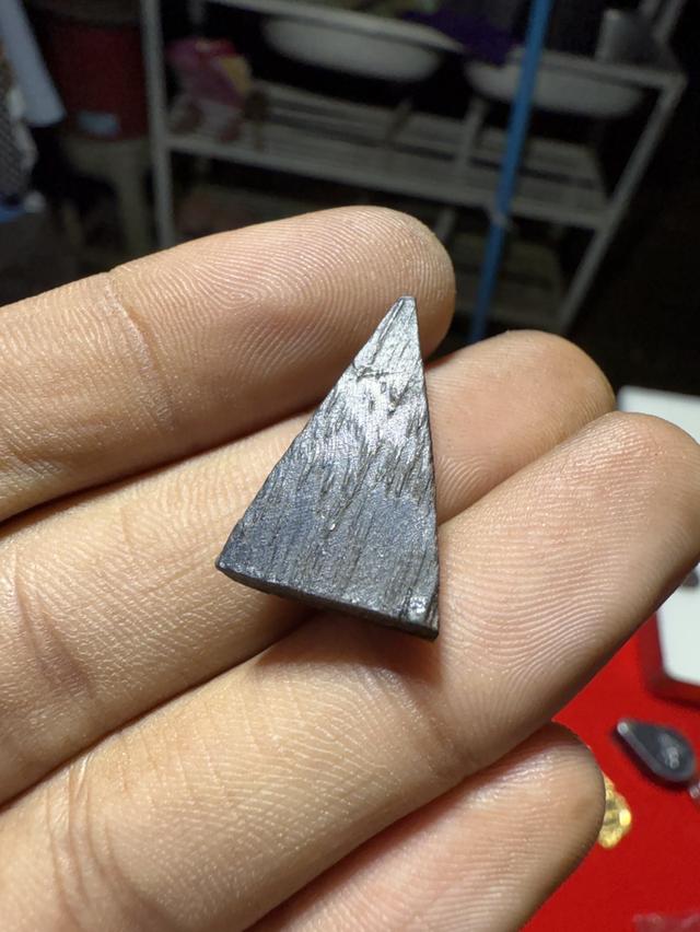 พระนางพญา ไม้งิ้วดำแกะ หลวงพ่อกวย 2