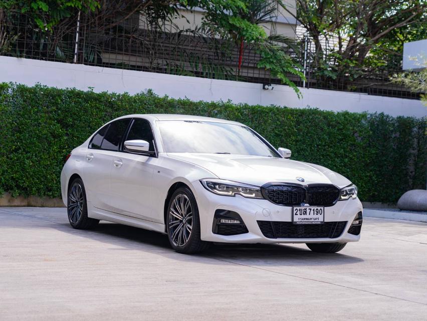 BMW 320d 2.0 M-Sport (G20) ปีจด 2022 สีขาว รูปย่อยที่ 3