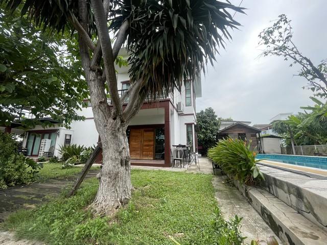 ให้เช่าบ้านเดี่ยว 2 ชั้น 200 ตรว. 7 ห้องนอน พร้อมสระว่ายน้ำ นาคนิวาส 37 ใกล้เซ็นทรัล อีสต์วิลล์ สตรีวิทยา2 ตกแต่งสไตล์ไม 3