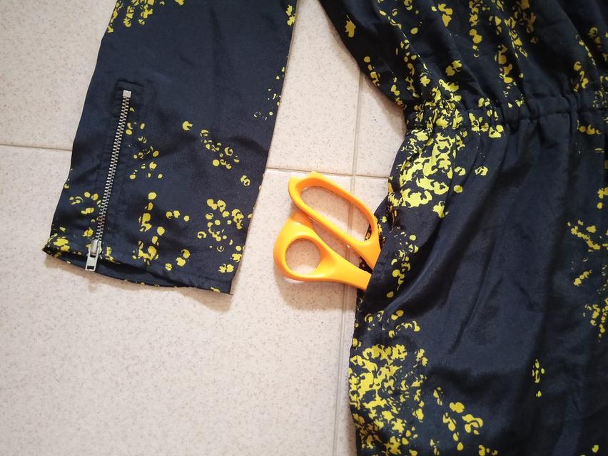 ZARA ชุดเดรสผ้าโพลีมีซับใน ลายสีทูโทนบนเนื้อผ้า สม็อคเอว แต่งซิป (ykk) ตรงช่วงอก กับปลายแขน มีกป.ข้าง สภาพดีมาก ไม่มีตำหนิ รูปที่ 3