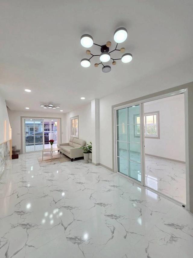 🚗🚗 จอดรถในบ้านได้ถึง 2 คัน 🚗🚗หมู่บ้านบัวทอง4  (คุณาภัทร) บางบัวทองทาวน์เฮ้าส์ 2 ชั้น  หลังมุมในส่วนตัว ตกแต่งใหม่พร้อมอยู่ 11