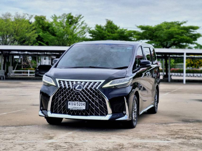 LexusLM300h  1