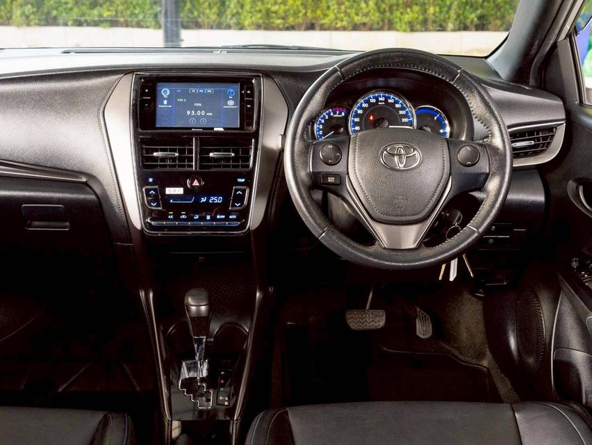 Toyota Yaris 1.2 Sport ปีจด 2021 15