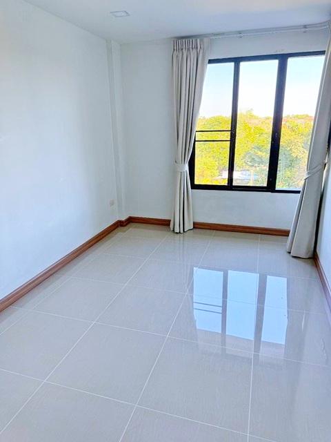 ให้เช่าอาคารพาณิชย์ 4ชั้น หทัยราษฏร์ รามอินทรา 105-111 ทำเลถนนใหญ่ พระยาสุเรนทร์ MRTนพรัตน์ 2.4 กม. ใกล้รถไฟฟ้าสายสีชมพู 4