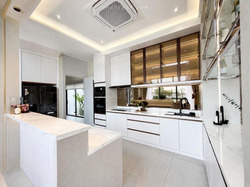 For Sale — Ultra Luxury Pool Villa near Mabprachan Lake, Pattaya• Land size: 408 sq.wah• Usable area: over 1,200 sq.m.• 5 luxury bedrooms• 10 bathroom รูปที่ 8