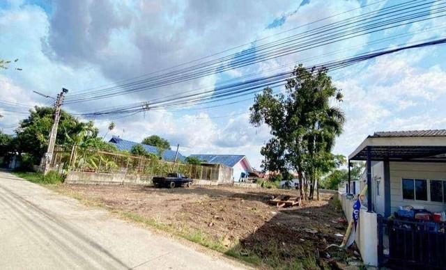 ขายที่ดินตัวเมืองพนัสนิคม บนเนื้อที่ 287 ตรว.เหมาะสำหรับ:ปลูกบ้าน, หอพัก, บ้านจัดสรร, แบ่งล็อค 4