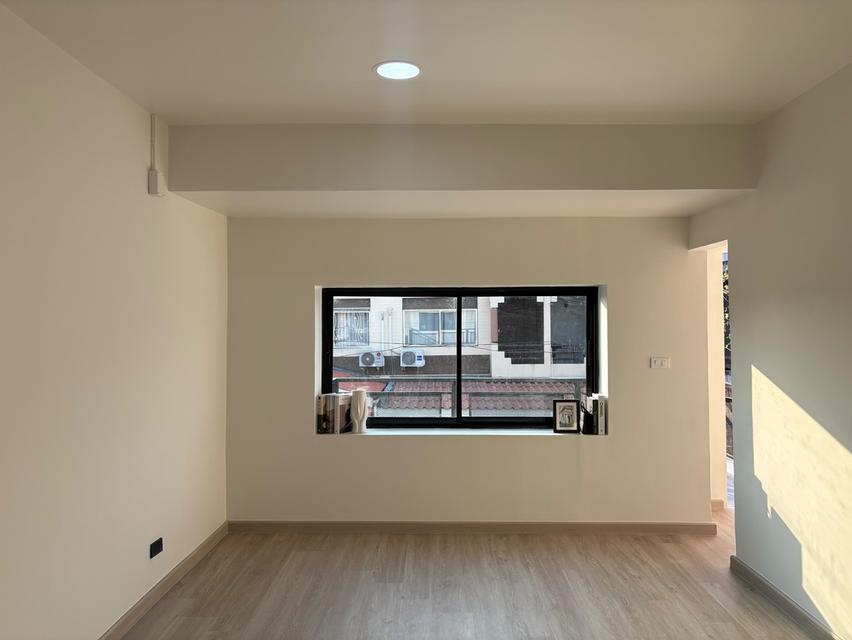 ขายบ้านมือสอง รีโนเวทใหม่ นนทบุรี บ้านสวย ทำเลดี ใกล้รถไฟฟ้าสายสีม่วง ใกล้ห้างเวสต์เกต 2