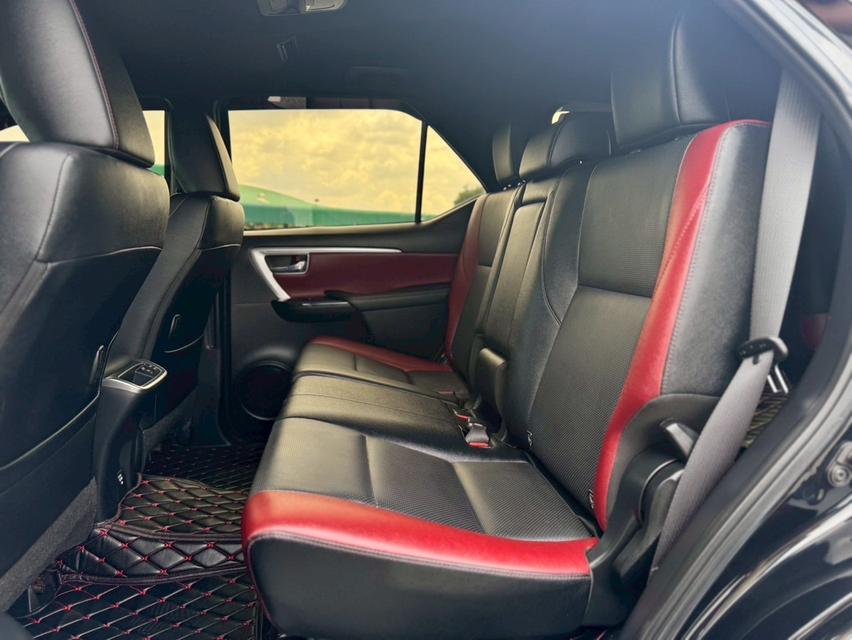 TOYOTA FORTUNER Wagon 4dr Legender 7st Auto 6sp 4WD 2.4DCT ปี 2022 สีดำ ออโต้ 14