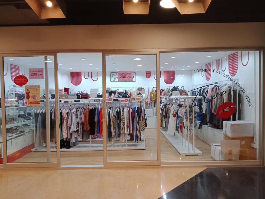 Business Fashion shop In the shopping mall 2