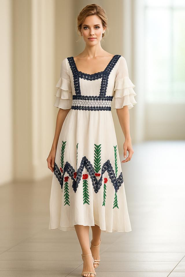 เดรส Cottagecore ลูกไม้ขาวปักลาย White Embroidered Cottagecore Dress with Lace @SP048