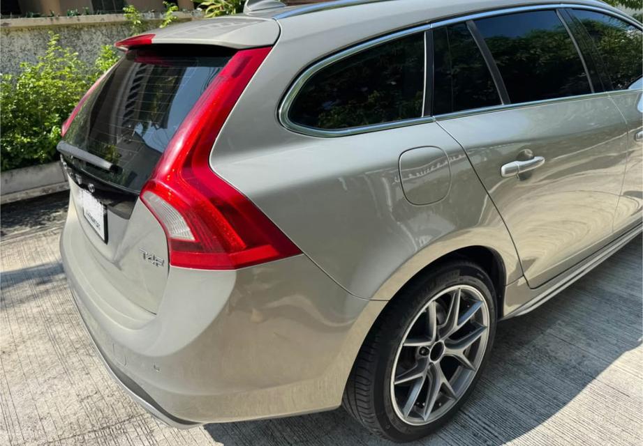 Volvo V60 ปี 2015 5