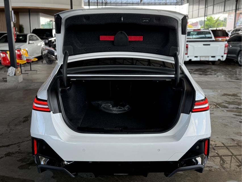 รหัสรถ WRT6636 📌2023 BMW i5 eDrive40 M SPORT โฉม G60 รูปที่ 16