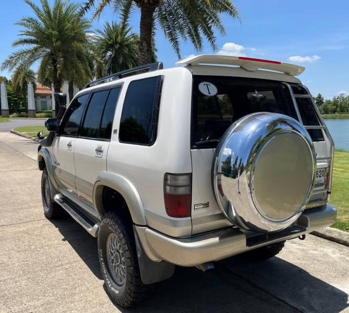 Isuzu Trooper สีขาวเท่ๆ 4