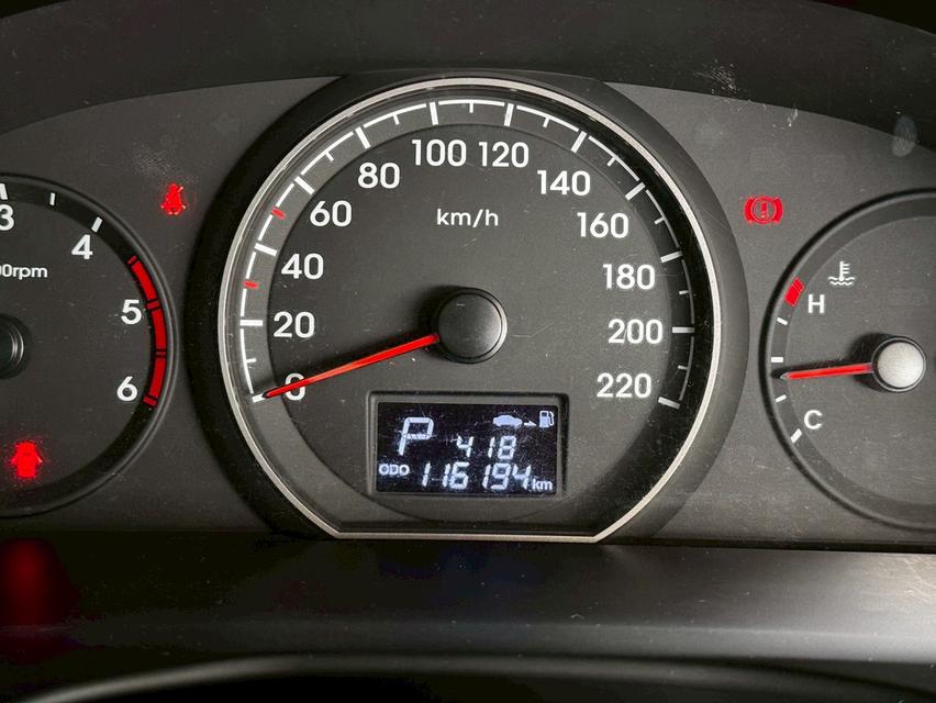 H-1 Hyundai 2.5 Immpressive Sunroof 15