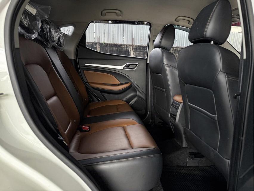 ปี 2020 MG ZS, 1.5 D+ โฉม ปี17-ปัจจุบันสีขาว จดทะเบียน ปี 21 เครื่องยนต์เบนซินเลขไมล์ 46,910 km. มือเดียวป้ายแดง 11