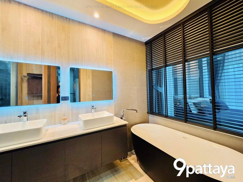 Mabprachan Pool Villa – บ้านหรูติดธรรมชาติ ใกล้อ่างมาบประชัน | Luxury Pool Villa Near Mabprachan Lake  3 ห้องนอน | 4 ห้องน้ำ • ห้องนั่งเล่น เพดานสูง 15