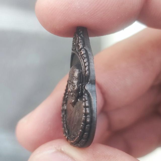 เหรียญหล่อหลวงปู่ภู วัดอินทรวิหาร อนุสรณ์150ปี 2521 นวะโลหะ รูปที่ 3