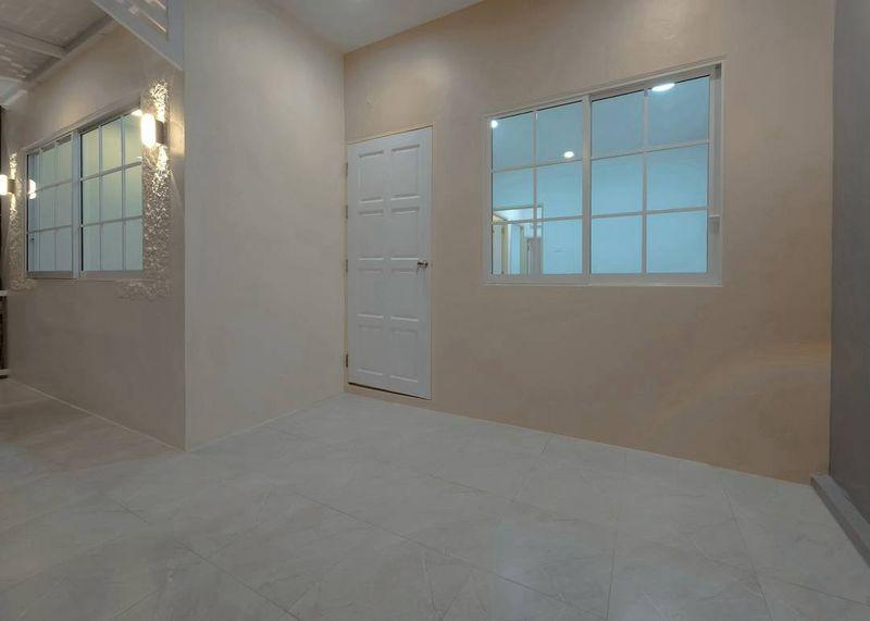 หมู่บ้านณรงค์สุขนิเวศน์  ถนนเลี่ยงเมืองนนท์ทาวน์เฮาส์ 2 ชั้น มีระเบียงด้านหน้า ทำเลติวานนท์ - รัตนาธิเบศร์ ทำเลดี ตกแต่งใหม่พร้อมอยู่ 15