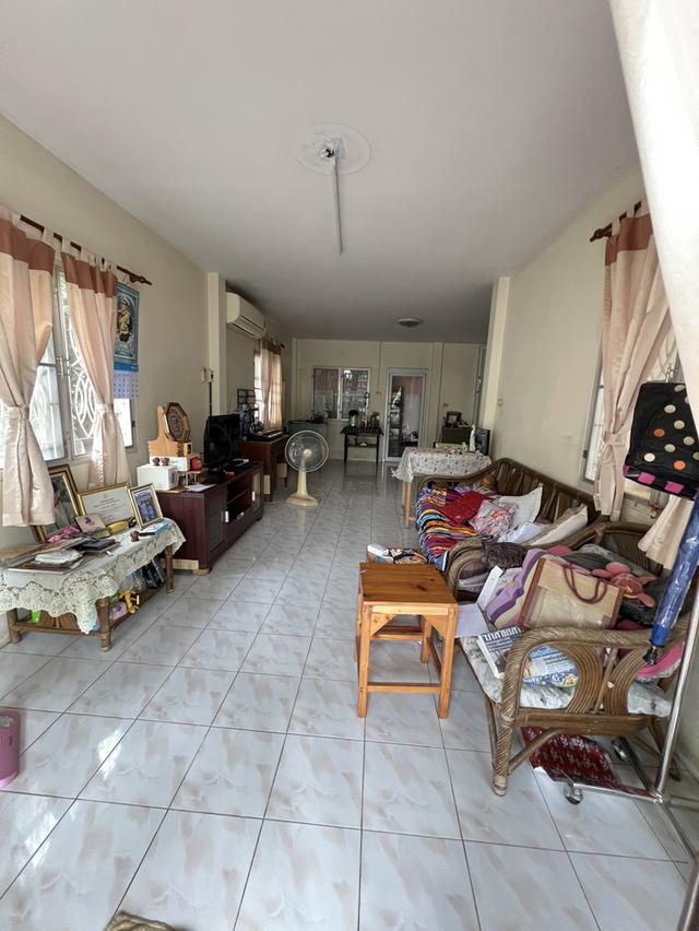 บ้านทาวน์โฮมหลังริม 2 ชั้น หมู่บ้านลดาสิริ บ้านกล้วยไทรน้อย 6