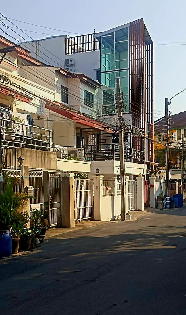 . โฮมออฟฟิศลาดพร้าวติดบีทีเอสให้เช่า 33,000 18