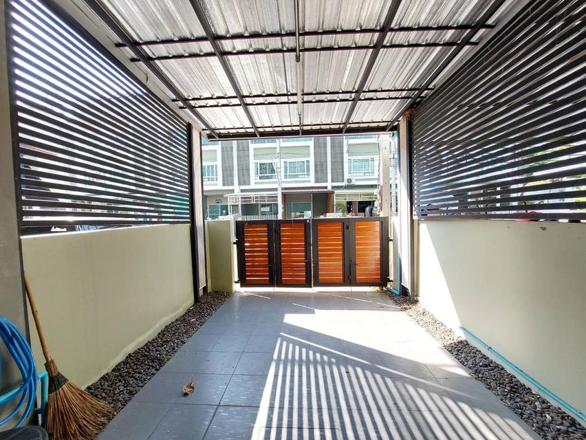 ขายบ้านใหม่สวย ทาวโฮมน์ ใกล้กรุงเทพกรีฑา ทำเลทอง 2