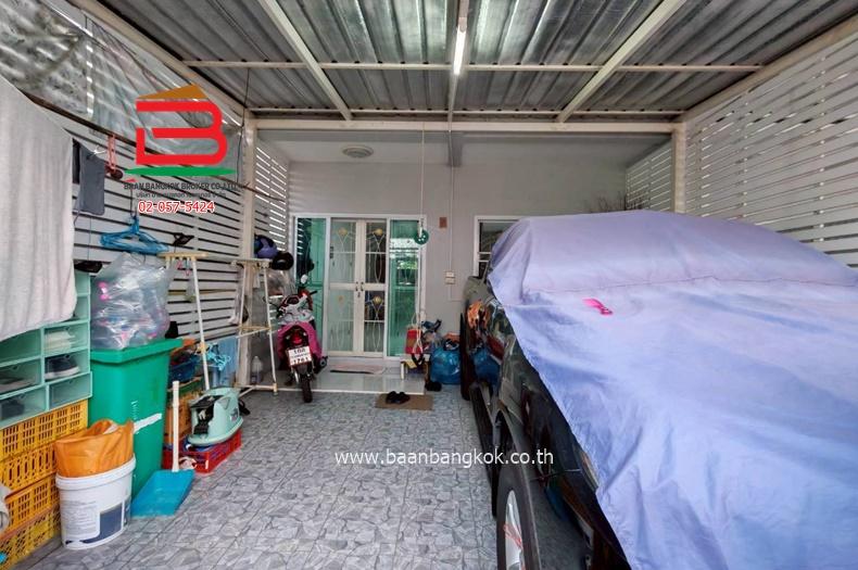 ทาวน์เฮาส์ หมู่บ้าน อยู่เจริญ 5 (รังสิต-นครนายก 74) ติดถนนไสวประชาราษฎร์ เนื้อที่ 21.6 ตารางวา ใกล้ตลาดกลางลาดสวาย ตำบลลาดสวาย อำเภอลำลูกกา จังหวัดปทุ 4