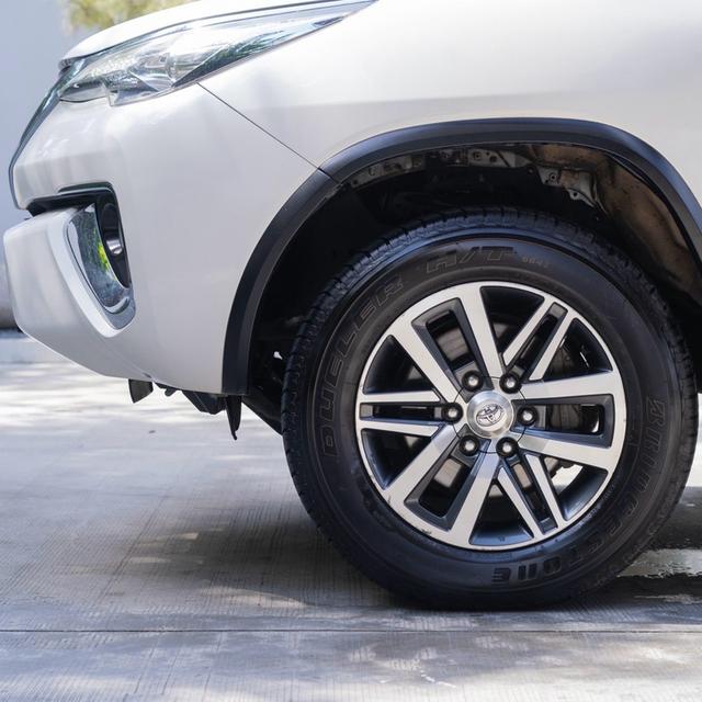 TOYOTA FORTUNER 2.8 V 2WD ปี 2016Fortuner โฉมใหม่ ตัว V ท็อปสุดขับ 2 มือเดียว สีขาวมุกแท้ สภาพสวยพร้อมใช้ รูปที่ 6