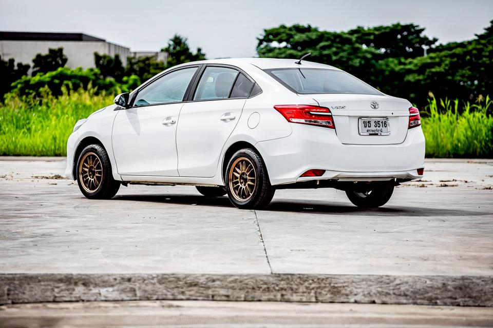 Toyota Vios 1.5E ปี 2017 สีขาว 9